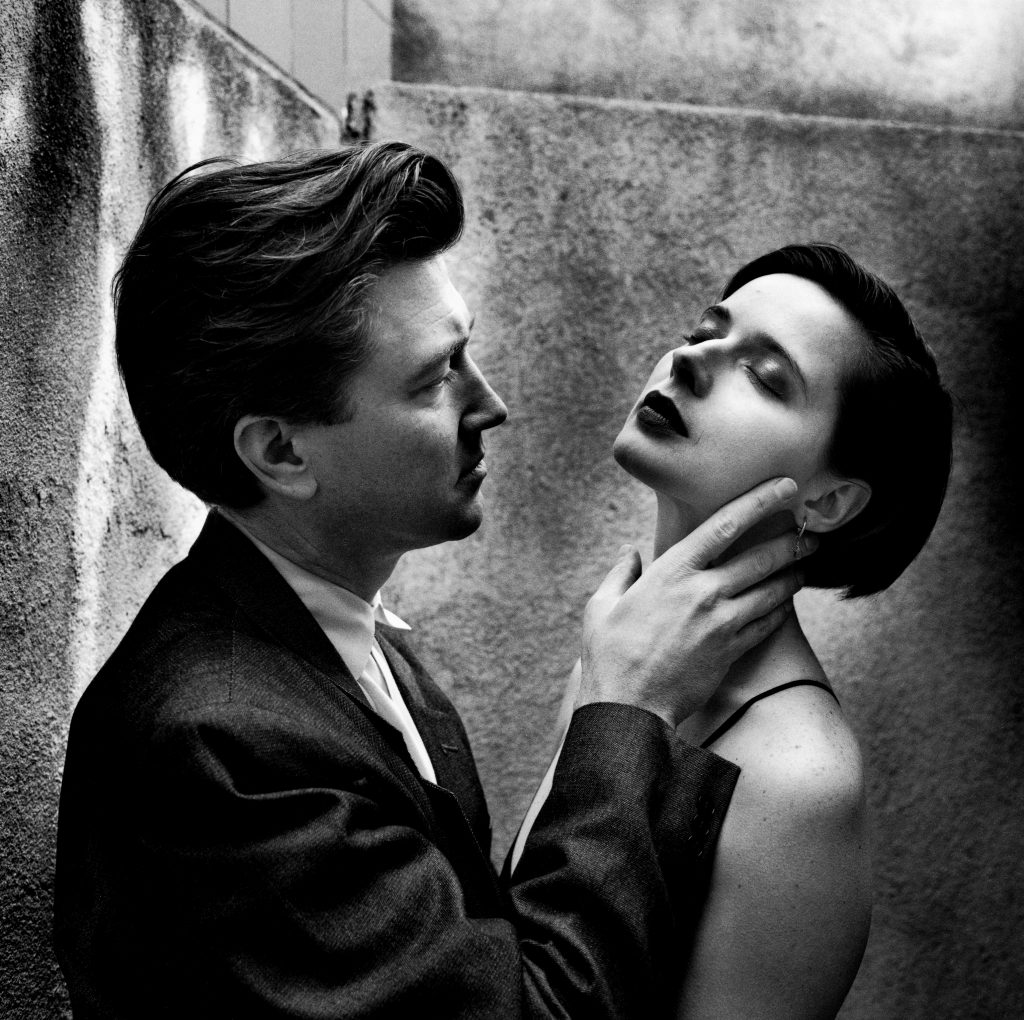 HELMUT-NEWTON_006_David-Lynch-and-Isabelle-Rossellini,-Los-Angeles,-1988-(c)-Foto-Helmut-Newton,-Helmut-Newton-Estate-Courtesy-Helmut-Newton-Foundation